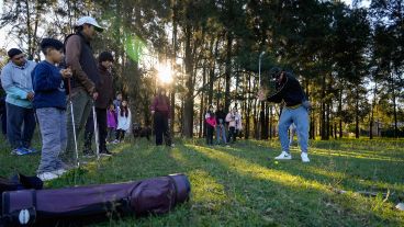 En Stella Maris, practican golf en la cancha de fútbol, en el parque del playón y en la parte sur del Bosque de los Constituyentes.