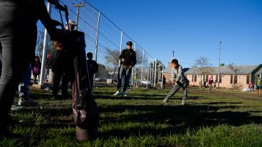 En Stella Maris, practican golf en la cancha de fútbol, en el parque del playón y en la parte sur del Bosque de los Constituyentes.