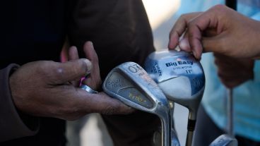 En Stella Maris, practican golf en la cancha de fútbol, en el parque del playón y en la parte sur del Bosque de los Constituyentes.
