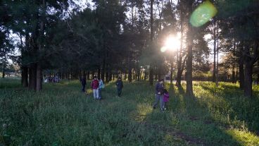 En Stella Maris, practican golf en la cancha de fútbol, en el parque del playón y en la parte sur del Bosque de los Constituyentes.