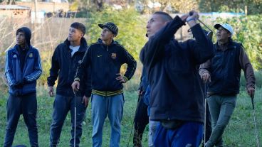 En Stella Maris, practican golf en la cancha de fútbol, en el parque del playón y en la parte sur del Bosque de los Constituyentes.