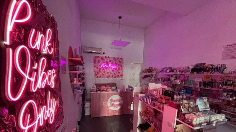 Buscan identificar al autor del robo en el local de Corrientes al 1100.