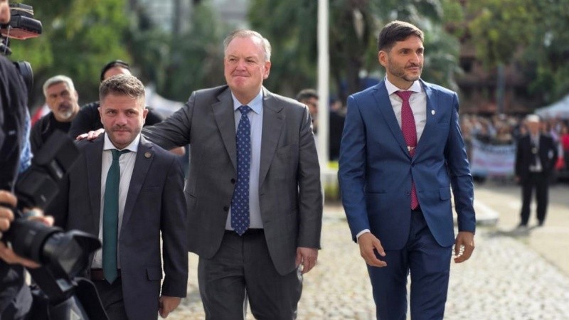 Michlig (centro) y Juan Cruz Cándido, dos de los encargados de buscar consensos para la constituyente de Pullaro