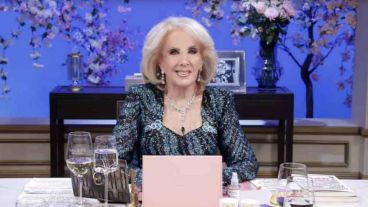 La "Chiqui" sirvió empanadas en su mesaza tras el escándalo