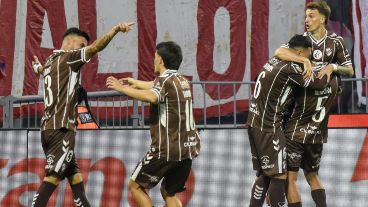 El Marrón encontró un gol y se aferró a una victoria histórica.