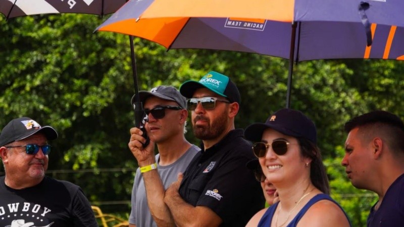 Keylor Navas estuvo muy atento al las competencias del Campeonato Nacional de Motocross en Costa Rica.