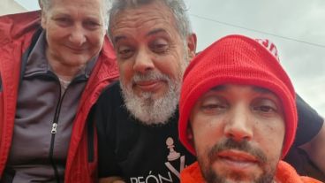 Pablo (derecha) continuará el tratamiento en un hospital de rehabilitación.