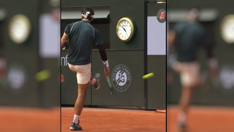 La patada del tenista que derivó en polémica.