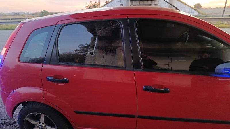 Así quedó el auto atacado.