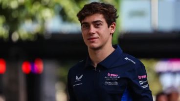 El joven piloto argentino comenzó con neumáticos medios y obtuvo un primer tiempo de un minuto y 21 segundos antes de regresar a los pits.