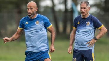 Quintana y sus compañeros, otra vez bajo la atenta mirada de Holan.