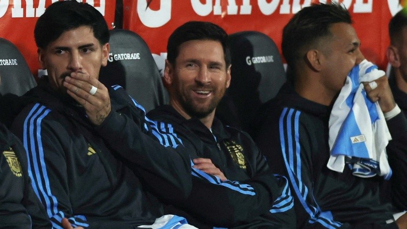 Leo Messi inició en el banco e ingresó en el segundo tiempo