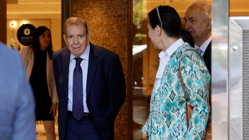 Edmundo González Urrutia a su salida de la reunión con Milei.