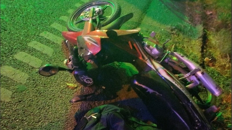 El siniestro vial tuvo lugar este domingo a la noche y se estima que tuvo lugar cuando la víctima chocó contra un auto que no fue identificado