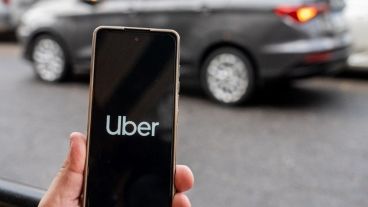 falsos pasajeros de Uber asaltaron a los conductores y les sacaron sus autos, a los que luego abandonaron. 