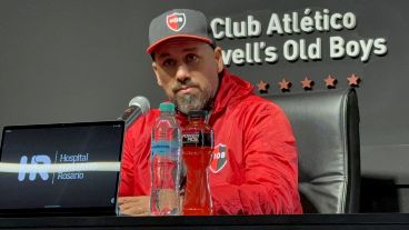 El entrenador rojinegro tuvo su primera charla con la prensa, tras las vacaciones.