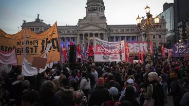 Otro miércoles de protestas, pero en un contexto político distinto.