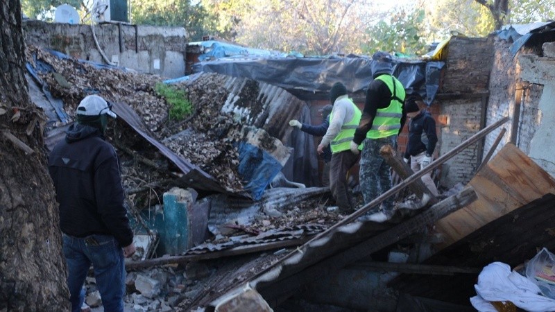Derribaron un búnker de venta de drogas en barrio Tablada.
