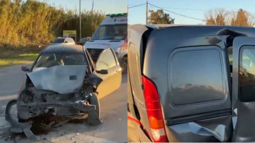 El Ford K y la Kangoo tras el choque en Uriburu.