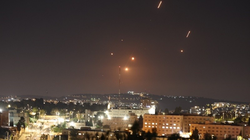 Durante la madrugada hubo intensos ataques cruzados entre ambos países.
