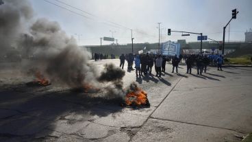 Debajo de Circunvalación, por Presidente Perón, otro de los puntos de la protesta.