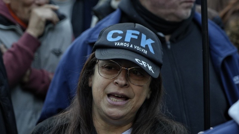 La marcha en apoyo a Cristina culminó en Rosario con una concentración en plaza 25 de Mayo.