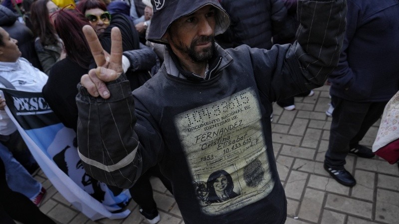 La marcha en apoyo a Cristina culminó en Rosario con una concentración en plaza 25 de Mayo.