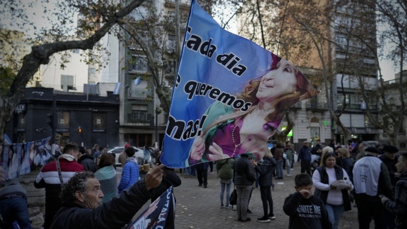 La marcha en apoyo a Cristina culminó en Rosario con una concentración en plaza 25 de Mayo.