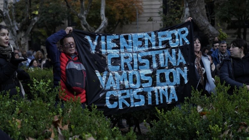 La marcha en apoyo a Cristina culminó en Rosario con una concentración en plaza 25 de Mayo.
