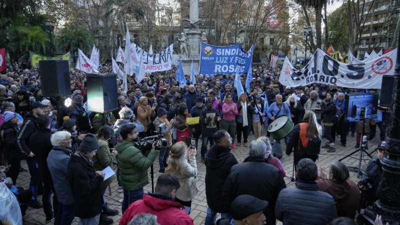 La marcha en apoyo a Cristina culminó en Rosario con una concentración en plaza 25 de Mayo.