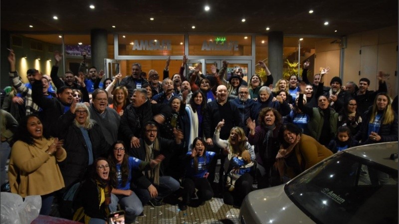 Los integrantes de la lista ganadora celebraron en la sede gremial de la ciudad de Santa Fe.