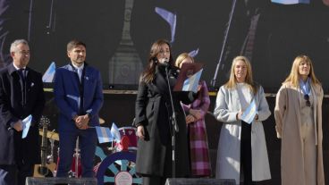 La vicepresindenta no fue enviada en representanción del Estado pero tuvo un ida y vuelta con los más pequeños