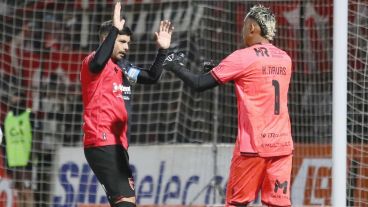 Banega y Navas, parte de un tridente de jerarquía al que ahora se sumó Benedetto.