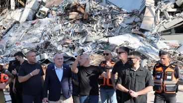 El primer ministro israelí, Benjamin Netanyahu, visita el Instituto de Ciencias Weizmann, que fue alcanzado por misiles iraníes en la ciudad central de Rehovot, Israel, el 20 de junio de 2025.