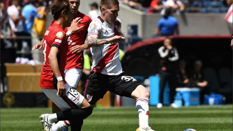 Mastantuono en acción con la camiseta de River en el Mundial de Clubes.