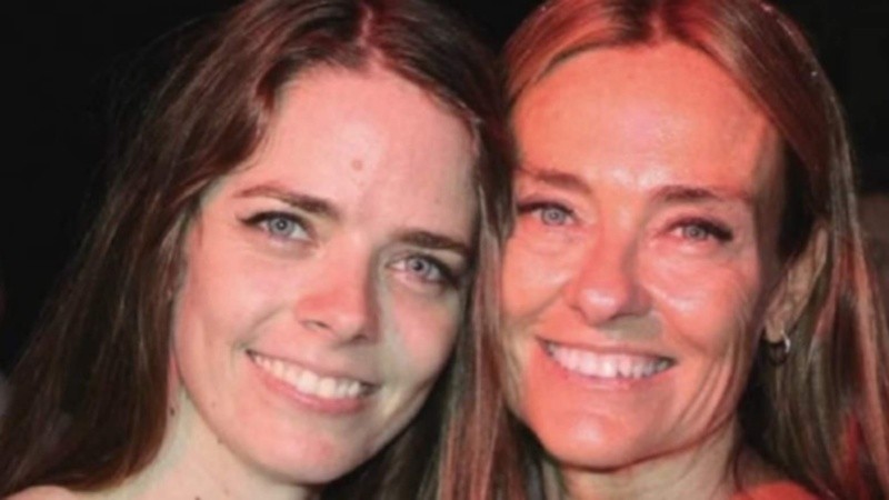 María Eugenia junto a su hija que falleció hace siete años