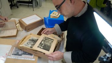 Tuset describió cómo se trabaja en el repositorio, entre la organización, clasificación, digitalización, etiquetado y puesta a disposición.