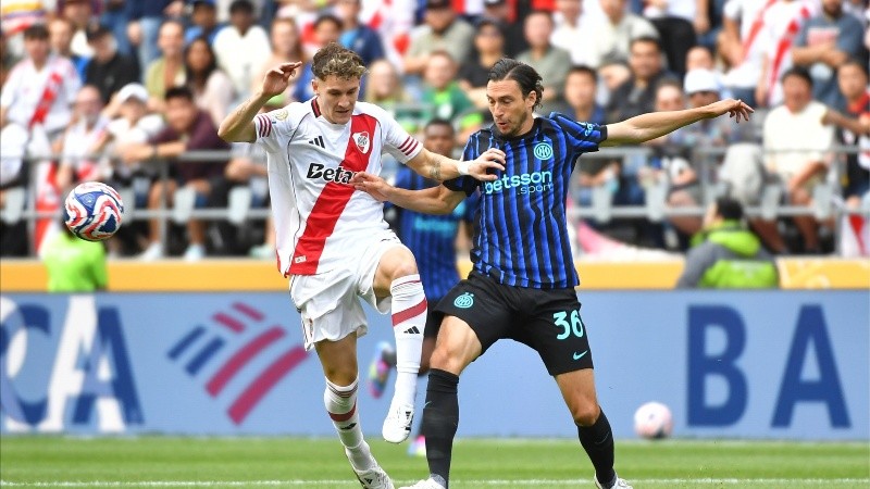  Lucas Martínez Quarta se fue expulsado a los 21 del complemento en el conjunto millonario.