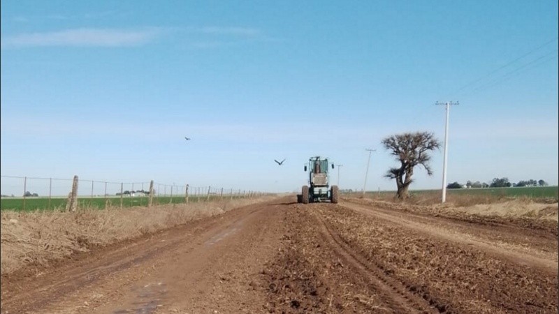 Investigan el escape de camionetas que tuvieron contacto con un avión clandestino.