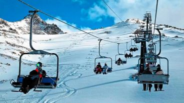 Una postal del cerro Catedral nevado. La otra cara del frío extremo.