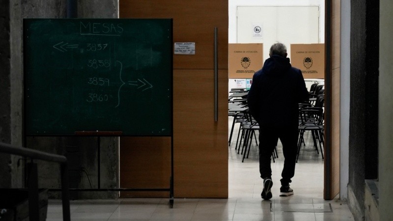 El frío y el escaso interés marcaban el domingo de comicios.