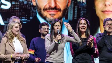 Labayru celebró los resultados en el escenario