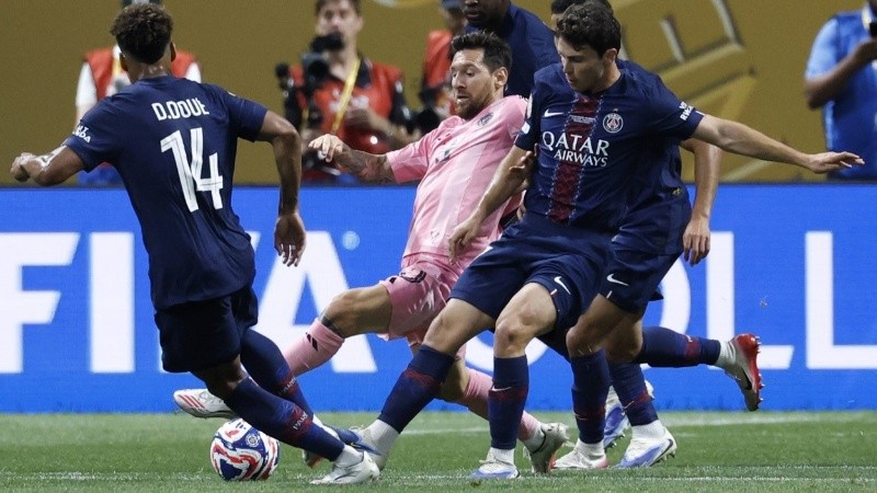 Leo tuvo pocas chances ante su ex equipo.