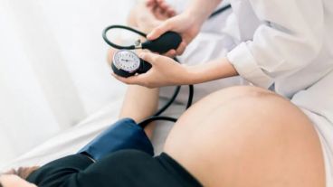 Se trata de una enfermedad caracterizada por la presión arterial alta durante el embarazo.