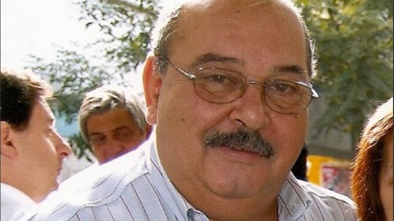 Fue durante muchos años secretario general del Sindicato de Obreros y Empleados de la Industria del Tractor.