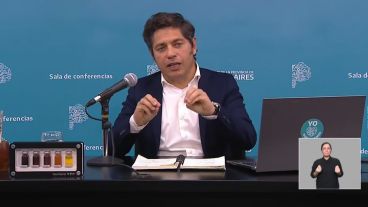 Kicillof respondió a Milei: "YPF no se vende y mucho menos se regala”.