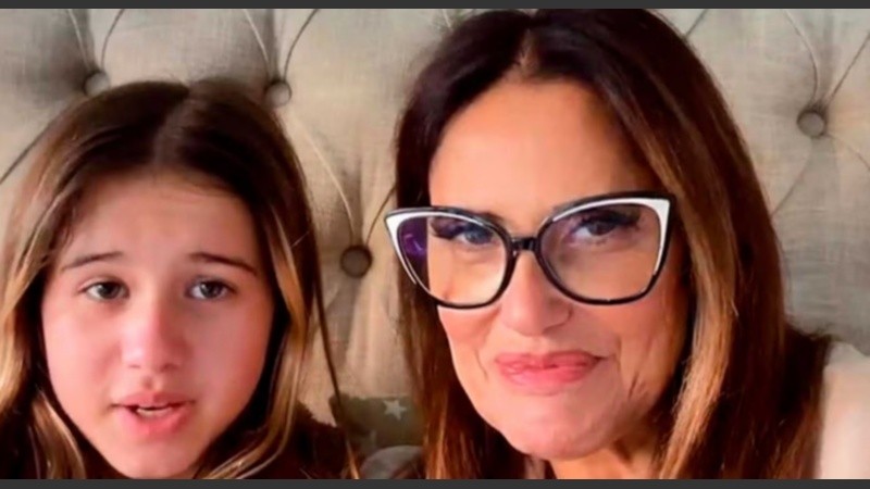 La actriz junto a su hija que fue operada