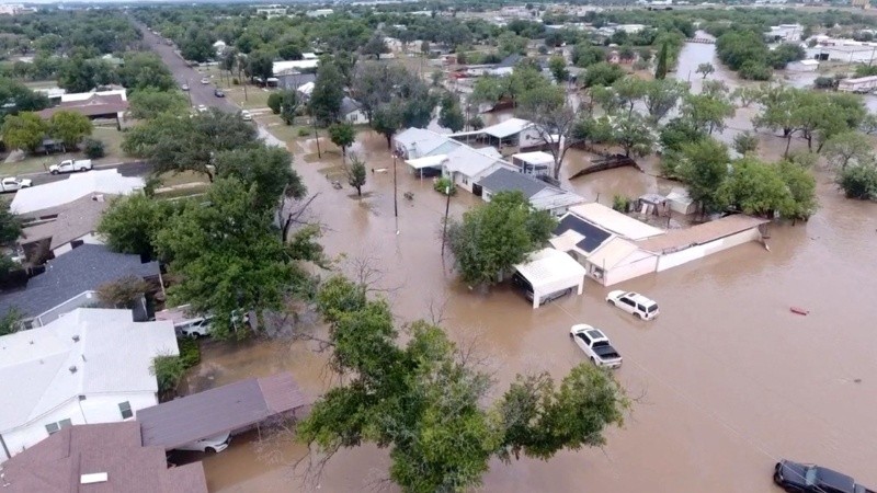 Continuaban los operativos de búsqueda tras las inundaciones que dejaron al menos 32 muertos en Texas.