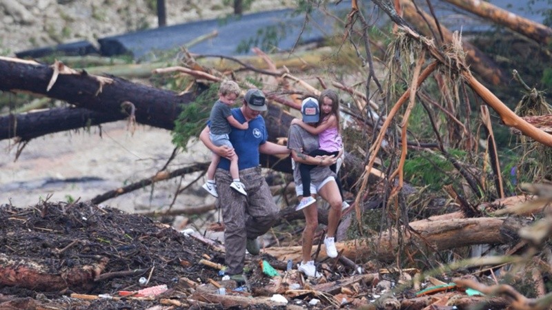 Continuaban los operativos de búsqueda tras las inundaciones que dejaron al menos 32 muertos en Texas.