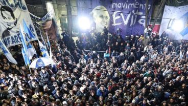 Sigue el apoyo a la exjefa de Estado afuera de su domicilio.